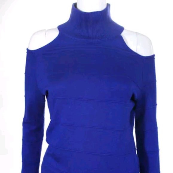 Hearts and Crush cold shoulder dress - Picture 1 of 8